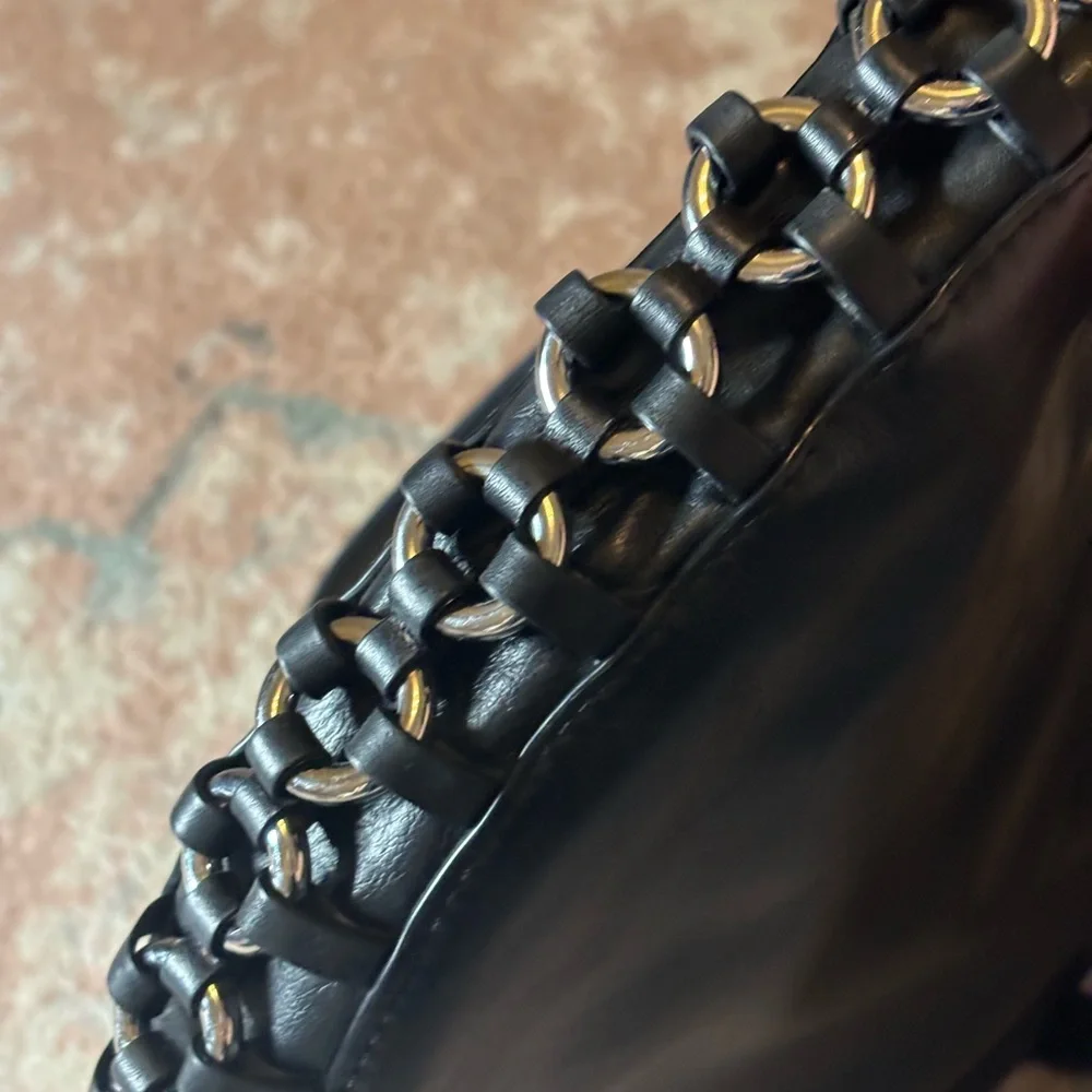 Michael Kors Piper leather messenger bag, medium - Picture 8 of 10